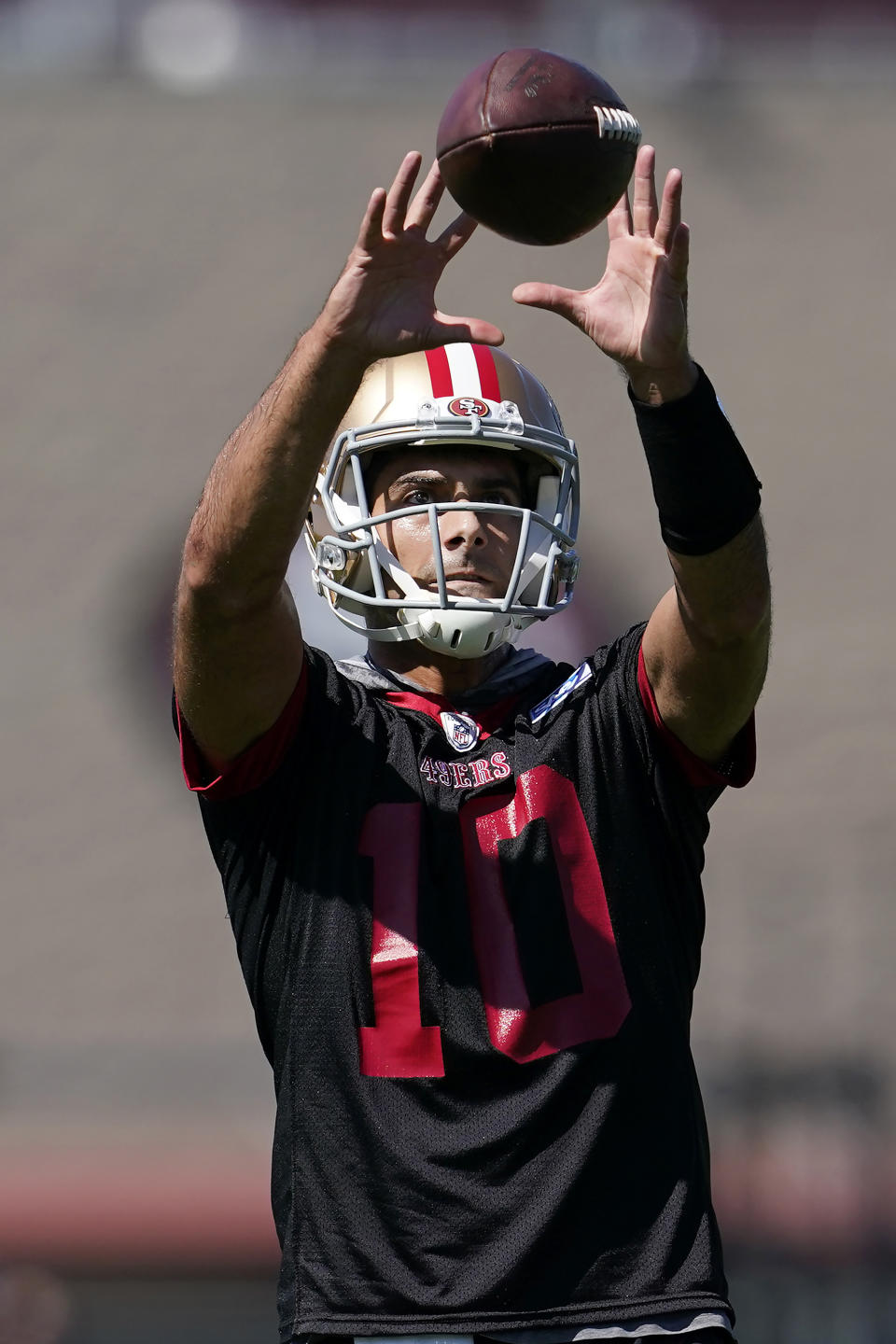 San Francisco 49ers quarterback Jimmy Garoppolo (10) takes part in drills at the NFL football team's practice facility in Santa Clara, Calif., Thursday, Sept. 1, 2022. (AP Photo/Jeff Chiu)