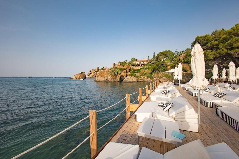 The rocky shoreline offers great spots for swimming (Le Calette)