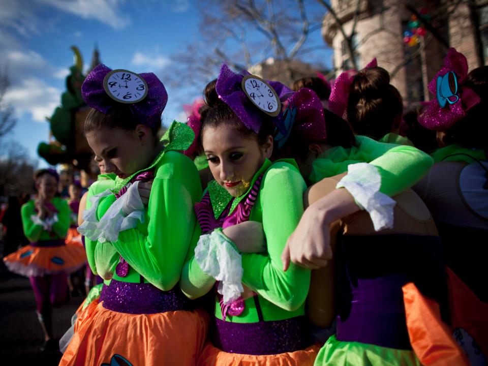 Performers huddle for warmth at the Macy's thanksgiving day parade 2013