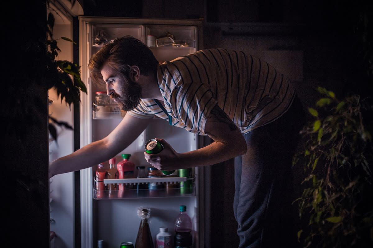 Nighttime is stress-eating time, confirms a new study. (Photo: Getty Images)