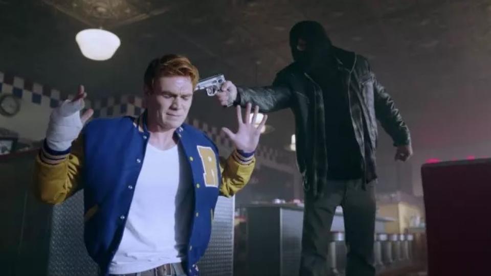 WARNING: You're about to read an interview with the Black Hood from 'Riverdale'. If you do not wish to be spoiled, leave now! For everyone else, here's who was under the hood…