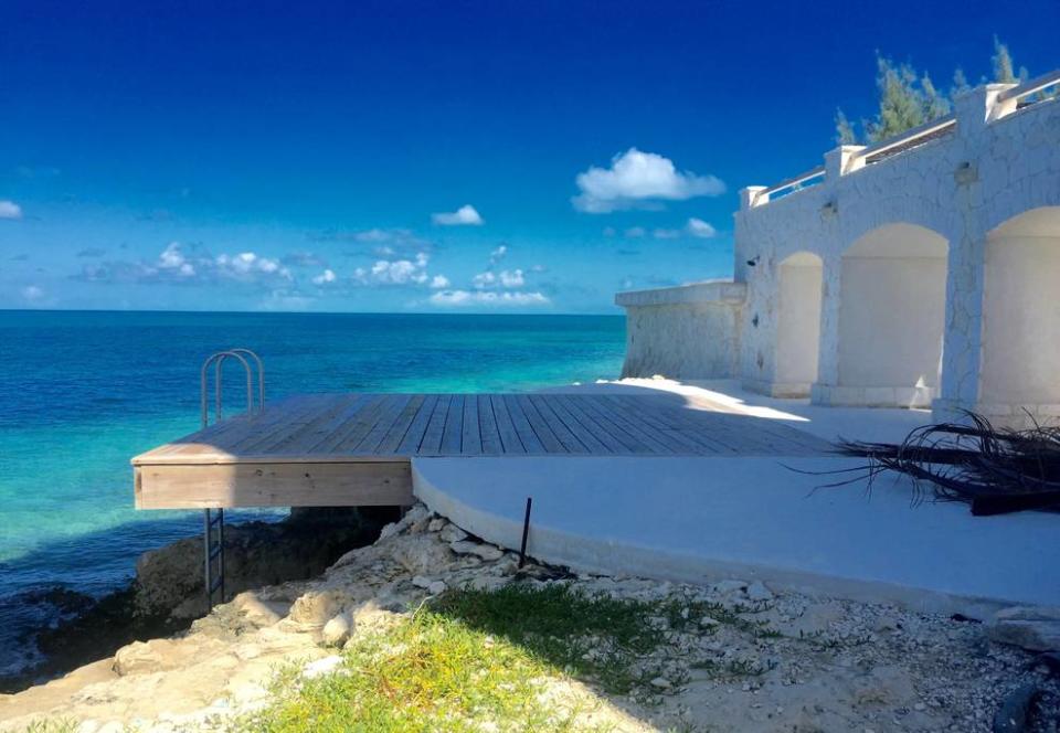 <p>The private sundeck provides direct access to the ocean. <br>(Airbnb) </p>