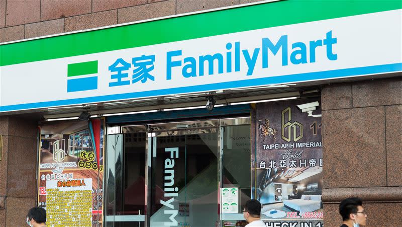 消費者在「全家」高雄天誠店購買麻辣燙等4項餐飲商品，共花費154元就幸運中大獎。（圖／記者陳弋攝影）