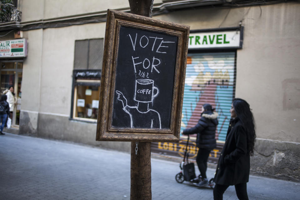 <p>Cafeteria poster that says “Vote for Coffee” in Barcelona, Spain, on Dec. 21, 2017. (Photograph by Jose Colon / MeMo for Yahoo News) </p>