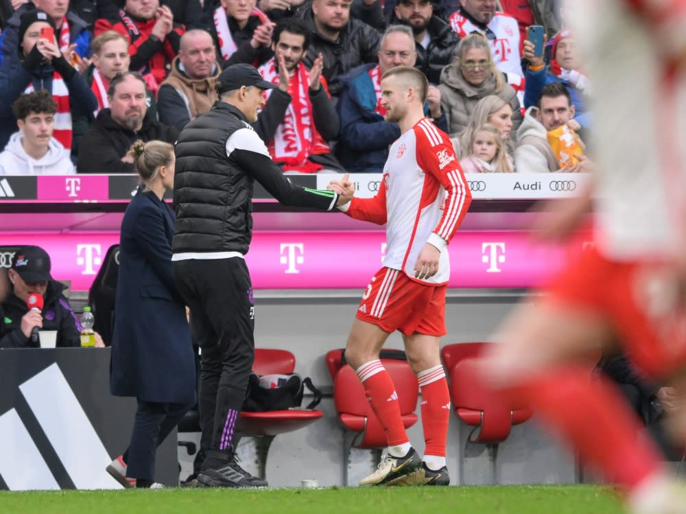 Bayern-Trainer Thomas Tuchel und Eric Dier (IMAGO/Markus Fischer)