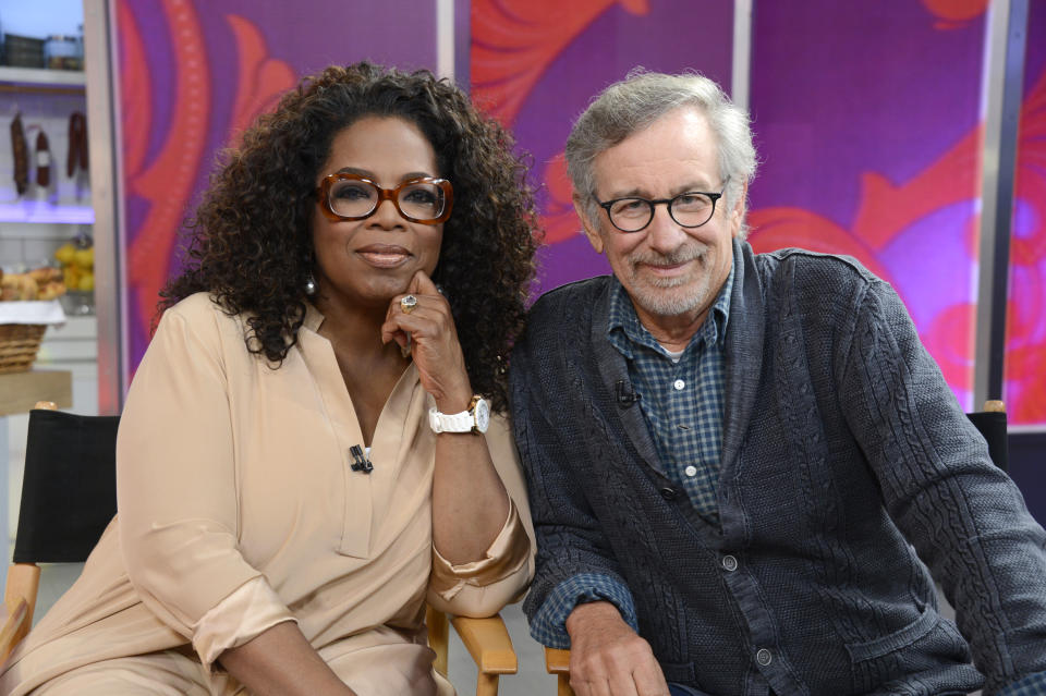 Oprah Winfrey se puso en manos de Steven Spielberg para revivir su pasado a través del cine en 'El color púrpura'. (Foto de Ida Mae AStute/Disney General Entertainment Content via Getty Images)