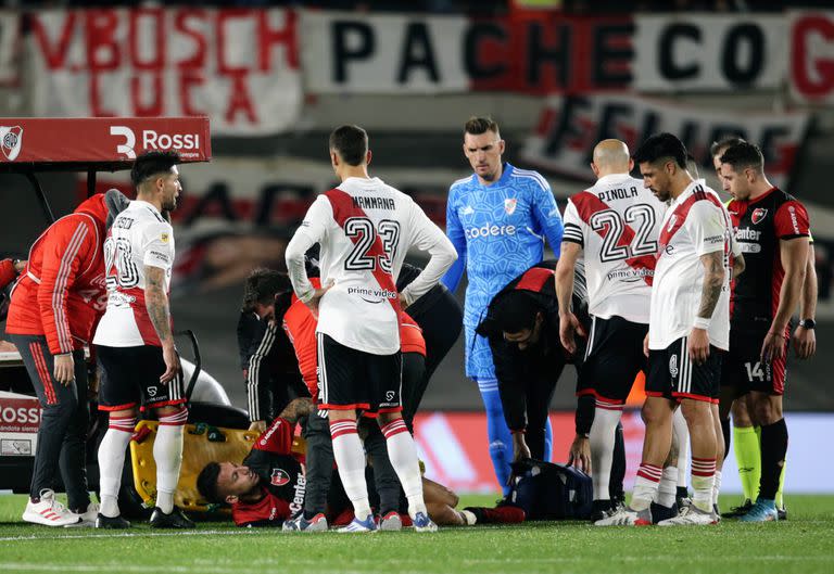 Lionel Vangioni  en Newell's vs. River por la fecha 13 de la Liga Profesional. Salió con una lesión en el cierre del primer tiempo.