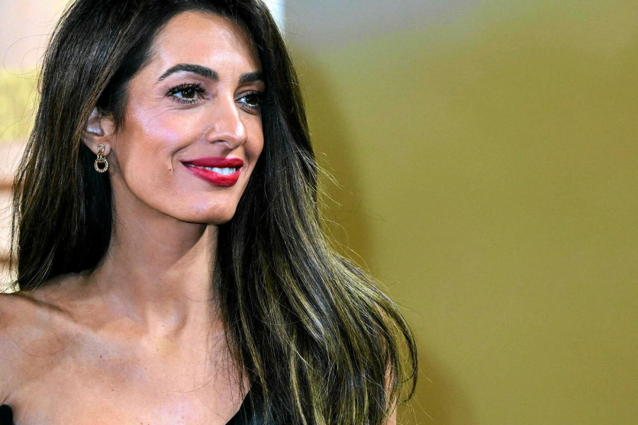 Amal Clooney, ici en décembre 2023 à une avant-première de cinéma, va travailler pour la Cour pénale internationale.  - Credit:Anthony Harvey/Shutterstock/Sipa