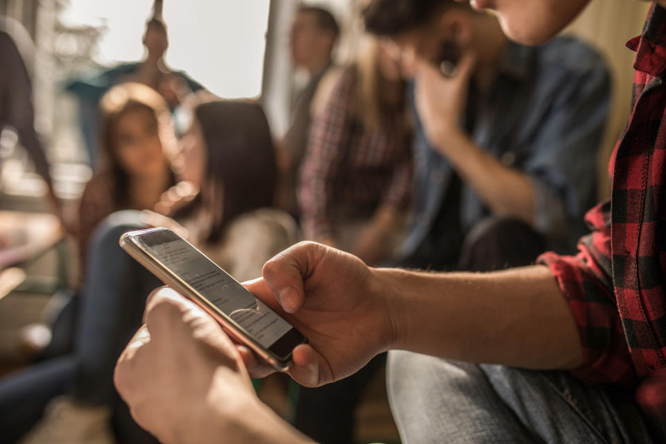 Las imágenes sexuales de alumnas hechas con tecnología de inteligencia artificial es un nuevo problema que deben afrontar muchas escuelas en estos momentos. Foto: Getty Images. 