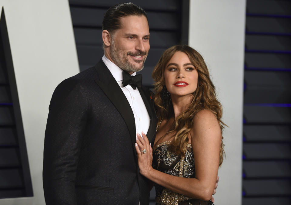 Joe Manganiello y su esposa Sofia Vergara en 2019, durante la fiesta de Vanity Fair tras la entrega de premios Oscar en Beverly Hills. (AP)