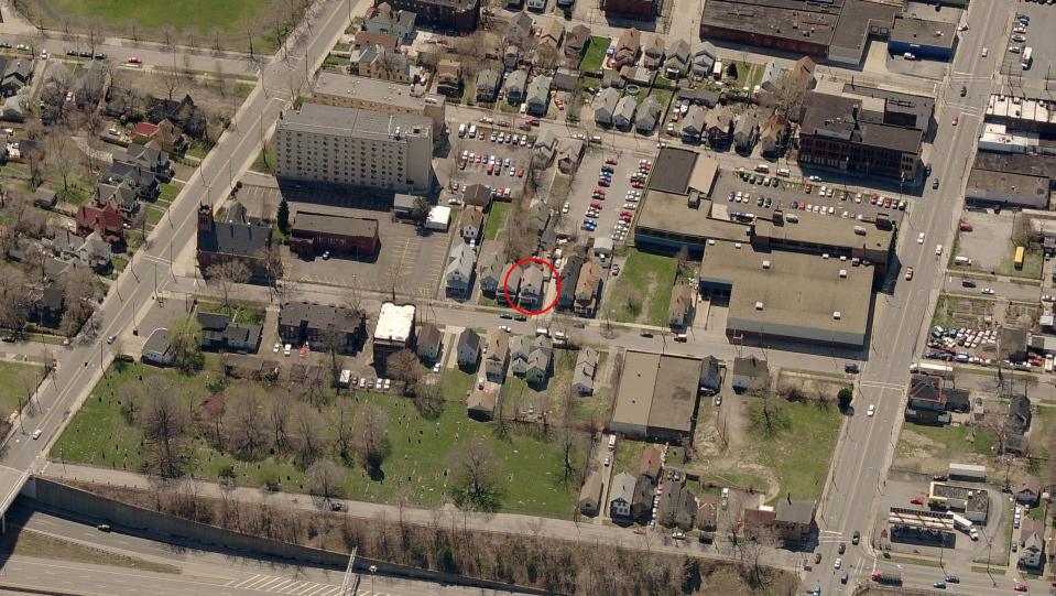 Vista general de la casa donde permanecieron cautivas durante 10 años Amanda Berry, Gina DeJesús y Michelle Knight, ubicada en Seymour Avenue, en Cleveland, Ohio.