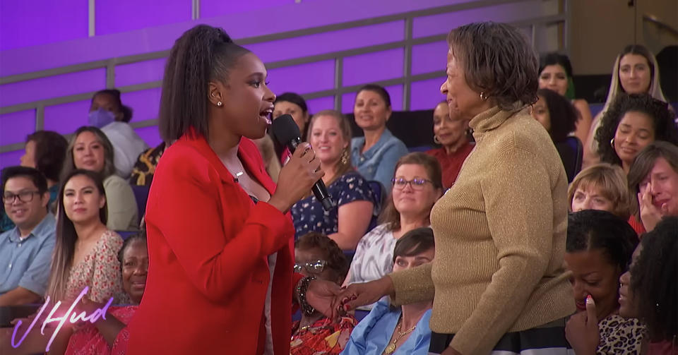 Jennifer Hudson brings show audience to tears in impromptu gospel performance (Jennifer Hudson Show via Youtube)