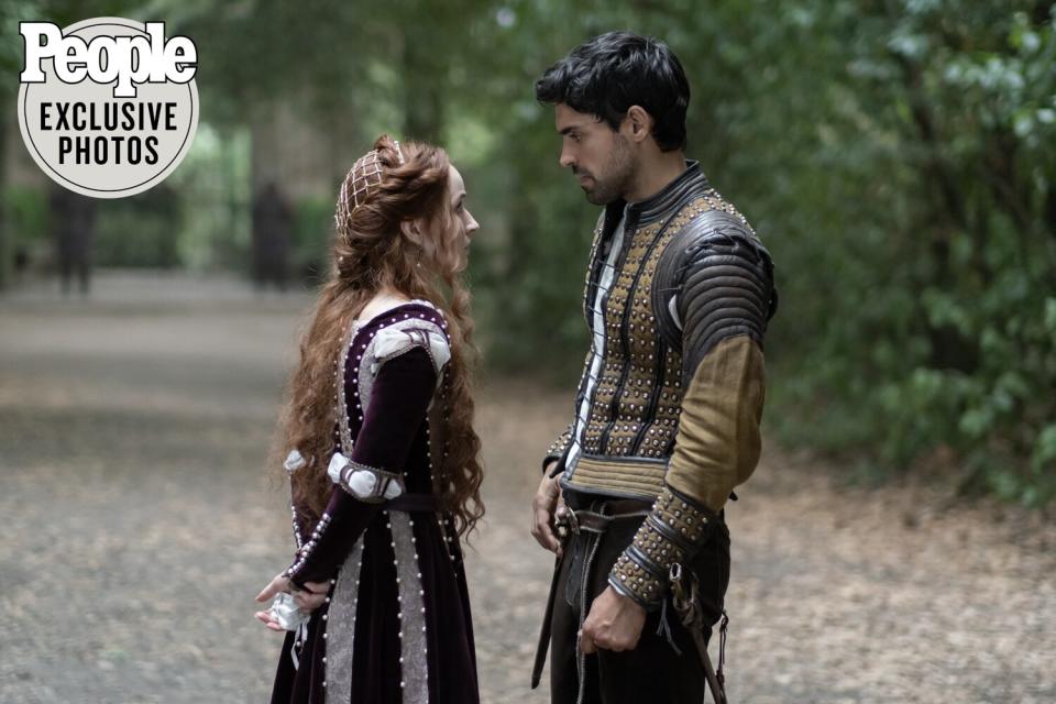 Kaitlyn Dever as Rosaline and Sean Teale as Dario in 20th Century Studios' ROSALINE, exclusively on Hulu.