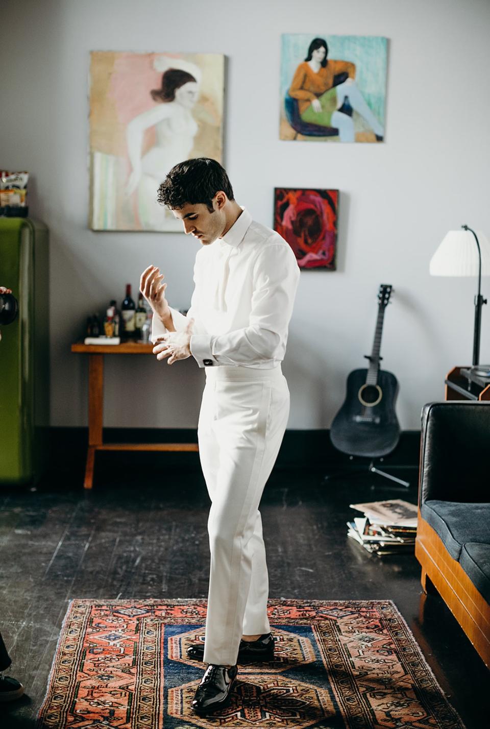 Darren wore an off-white Giorgio Armani custom designed one-button shawl collar tuxedo trimmed in silk grosgrain. He completed the look with a white evening shirt, a silk grosgrain bow tie, and classic patent leather shoes.