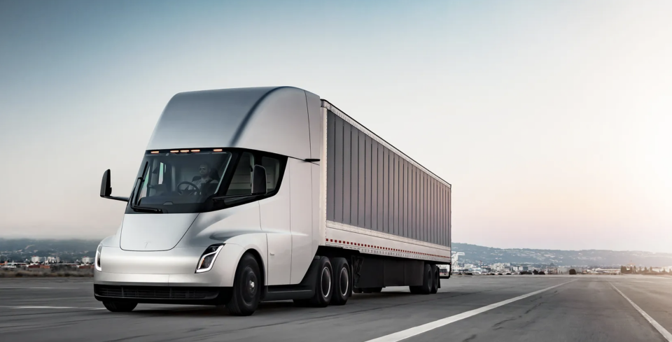 Elon Musk曾說過2022年會再公布Electric big rig 詳情