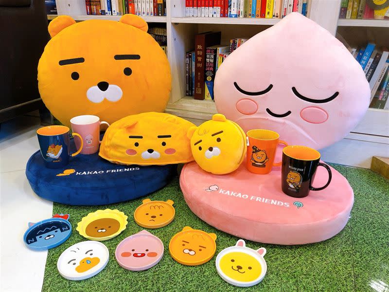 全家再推出新一波KAKAO FRIENDS集點換購。（圖／業者提供）