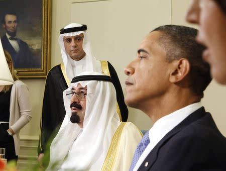 U.S. President Barack Obama (R) meets with Saudi Arabia's King Abdullah bin Abdulaziz in the Oval Office of the White House in Washington in this June 29, 2010 file photo. REUTERS/Larry Downing/Files