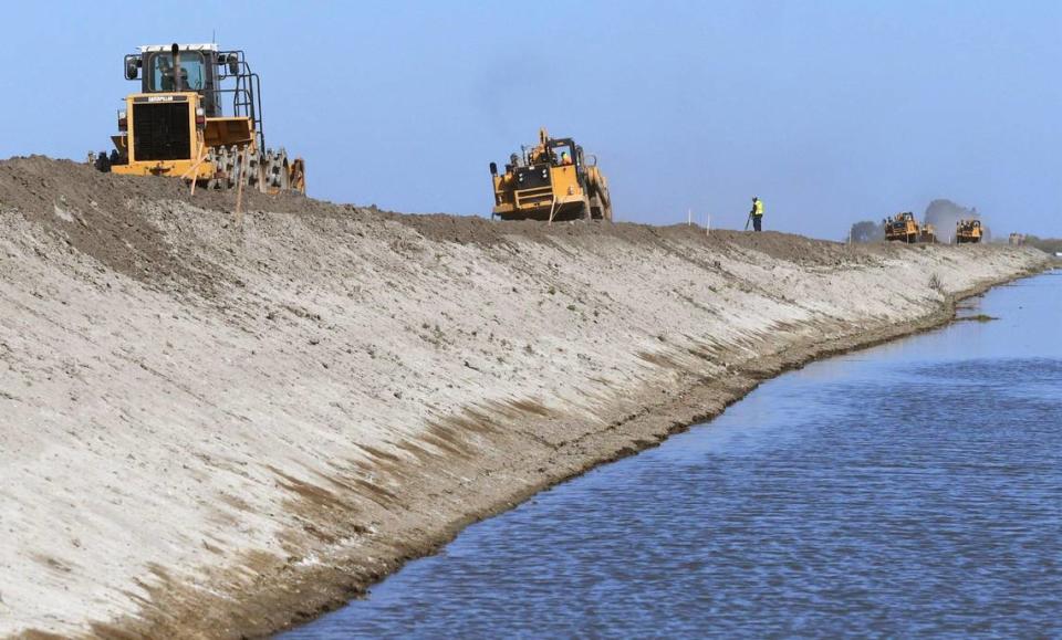 Heavy machinery help raise the levee south of Corcoran over three feet Tuesday afternoon, April 25, 2023 just south of Corcoran, CA.