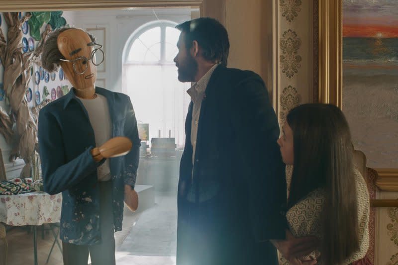 From left, the Art Teacher (Richard Jenkins) tells Cal (Ryan Reynolds) and Bea (Cailey Fleming) where to go. Photo courtesy of Paramount Pictures