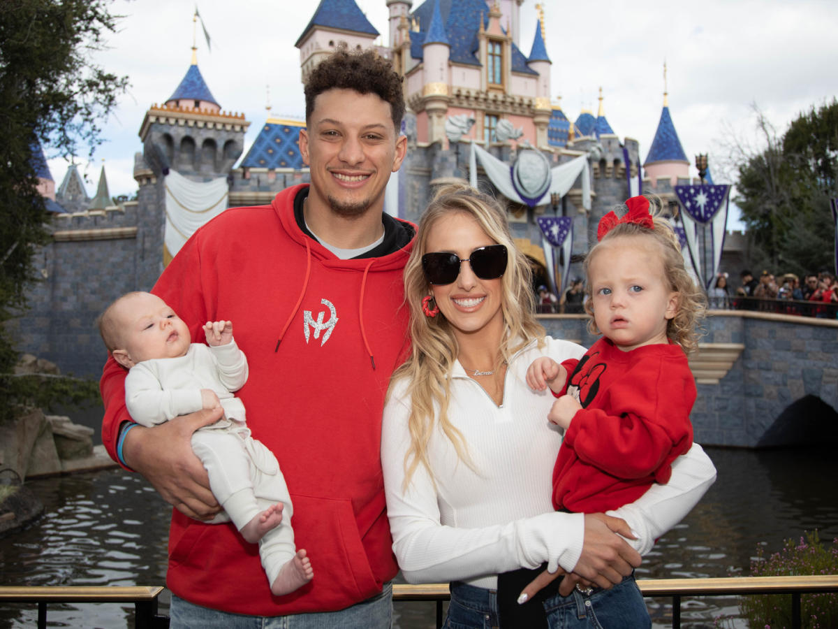 See Brittany & Patrick Mahomes Son Bronze's Festive Game Day Outfit –  SheKnows