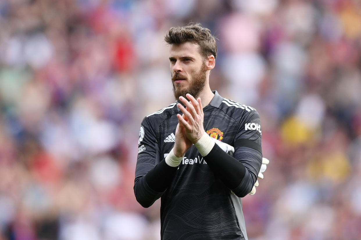 LONDON, ENGLAND - MAY 22: David de Gea of Manchester United applauds the fans after the Premier League match between Crystal Palace and Manchester United at Selhurst Park on May 22, 2022 in London, England. (Photo by Manchester United/Manchester United via Getty Images)