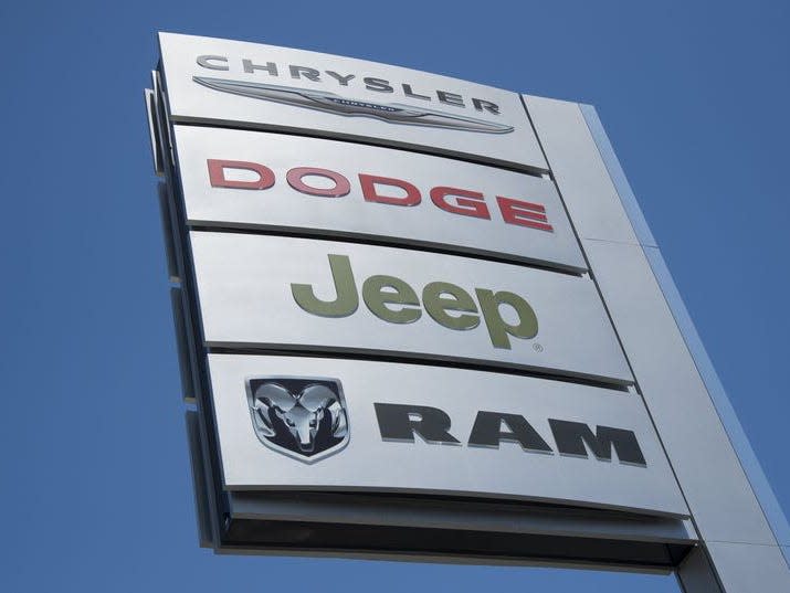 An auto dealership selling the Jeep Grand Cherokee and other Chrysler vehicles is seen in Los Angeles July 24, 2015. REUTERS/Phil McCarten