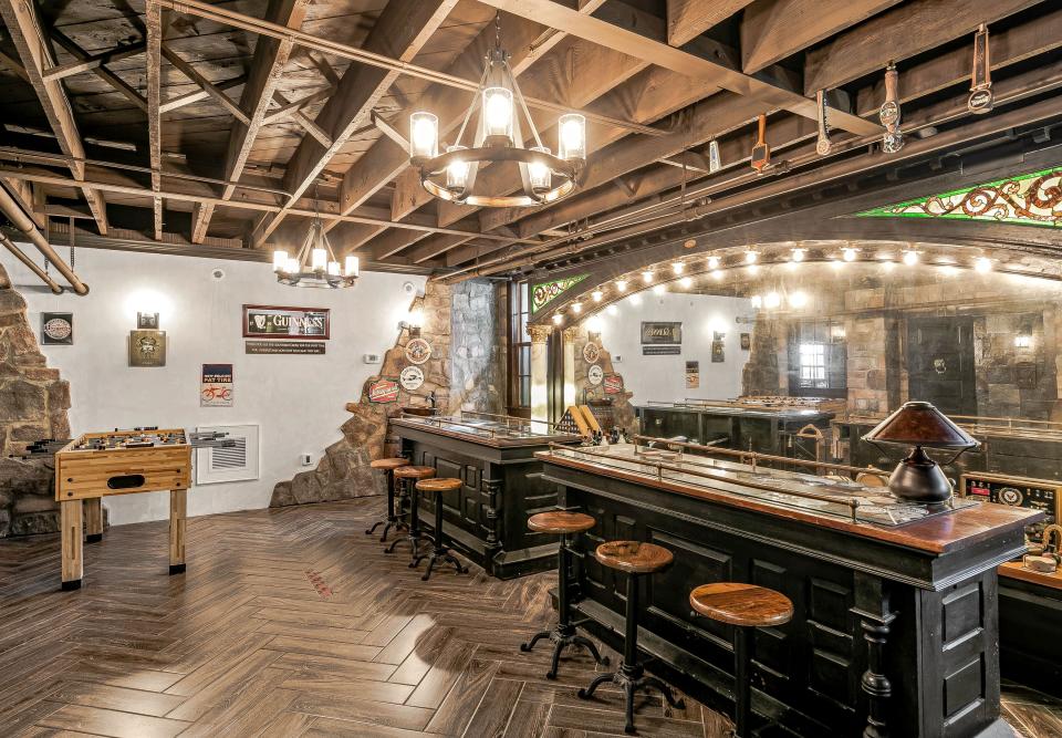 The underground bar at this sweeping North Carolina estate is believed to be salvaged from Asheville’s historic Battery Park Hotel.