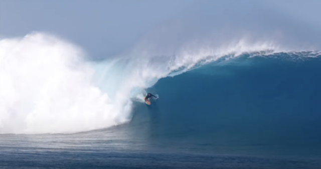 This Enormous Cloudbreak Swell Looks Too Crazy to Be Real