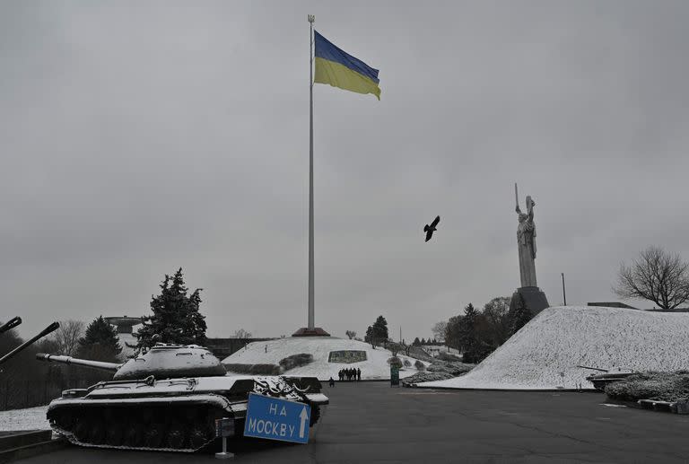 El Monumento a la Madre Patria en Kiev, donde cayeron las primeras nieves