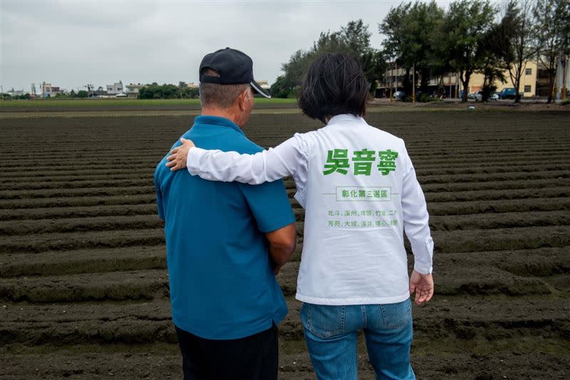 吳音寧勤走地方，關心農民。（圖／翻攝吳音寧臉書）