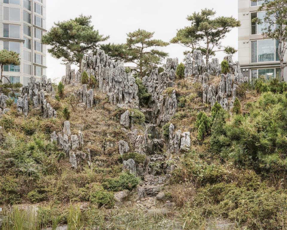 The scenes of famous natural landmarks add feng-shui to an otherwise strictly urban environment.