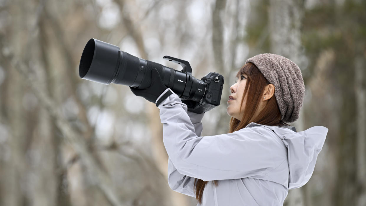  Photographer with the Nikkor Z 180-600mm lens in the hand outdoors wintry location 
