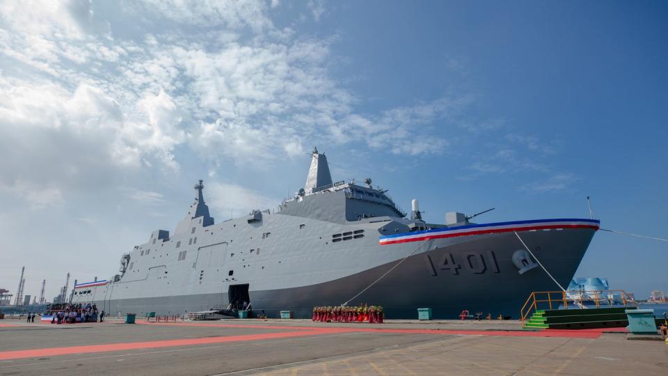 yushan class amphibious platform dock ship