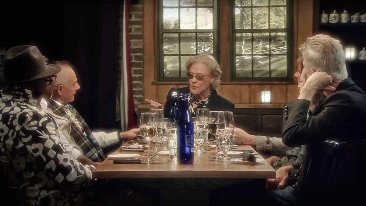  Guests around the dinner table at Daryl Hall's house. 