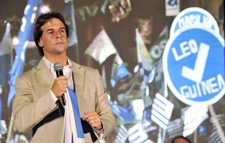 Presidential candidate Luis Lacalle Pou, for the Partido Nacional, gives a speech during his final rally in Las Piedras, October 23, 2014. REUTERS/Federico Gutierrez