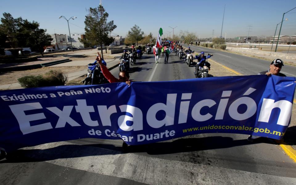 People march in Ciudad Juarez to demand Cesar Duarte is extradited to Mexico to face corruption charges - Jose Luis Gonzalez/Reuters