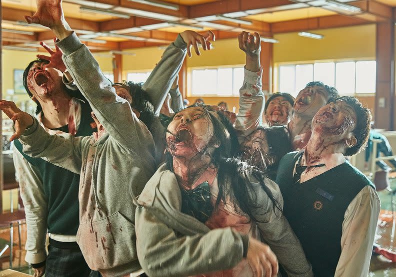 臨演們的辛勤排練，造就《殭屍校園》的成功。Netflix