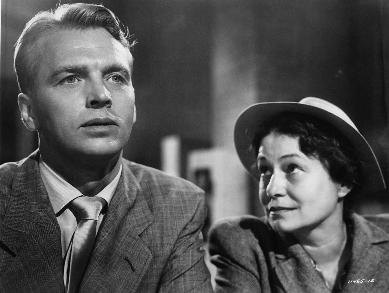 John Lund and Thelma Ritter in a scene from the film 'The Mating Season', 1951<span class="copyright">Paramount Pictures/Getty Images</span>