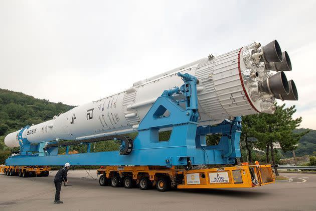 <p>Lors du décollage de la fusée "Korean Satellite Launch Vehicle II", au Naro Space Center à Goheung (Corée du Sud).</p>