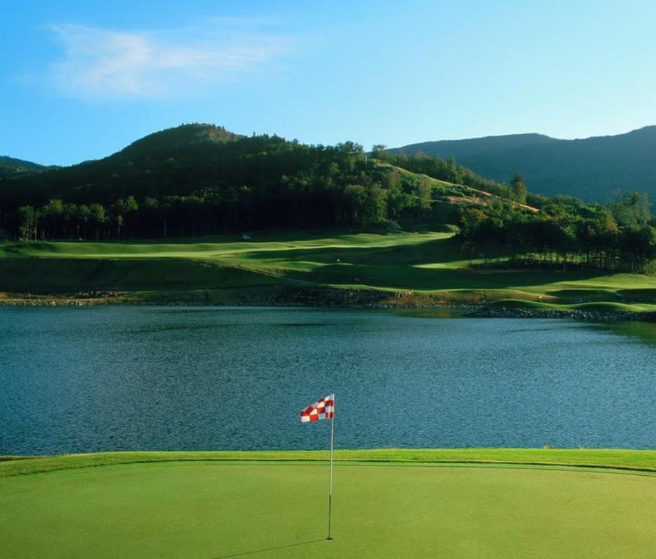 <p>The par-3 sixth hole at this Green Mountain State track, previously known as Stowe Mountain Club, says it all. The sink-or-swim shot plays over Peregrine Lake into a sliver of a green backdropped by Stowe’s high and mighty forested ski slopes. Come in October for a real show: Vermont’s ethereal fall foliage blazes in every direction.</p>