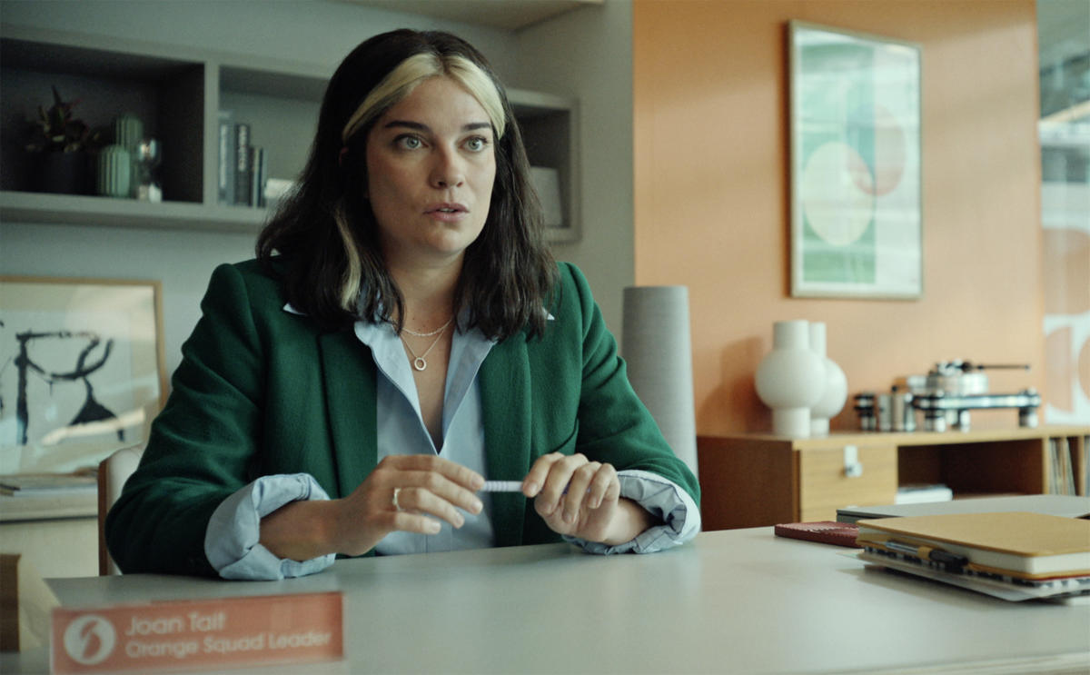 Annie Murphy on Black Mirror's AI acting fears — and that Schitt's