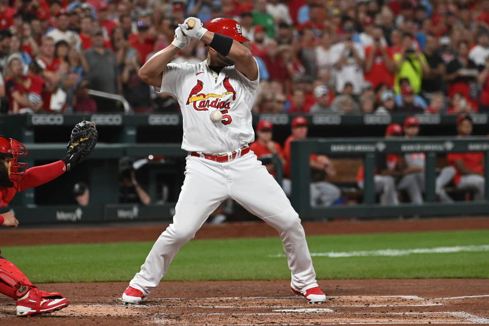 Albert Pujols雙膝略微蹲低的打擊姿勢。（Photo by Joe Puetz/Getty Images）