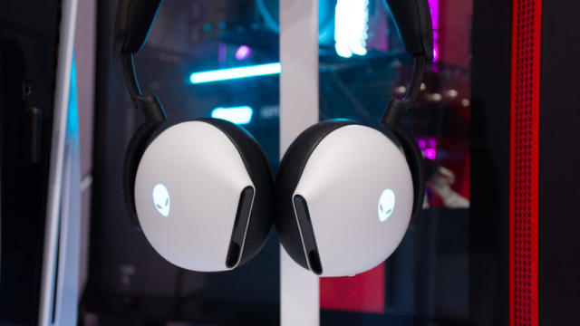 Alienware 920H Wireless Headset Review: Otherworldly Design Meets  Imperfection — GameTyrant