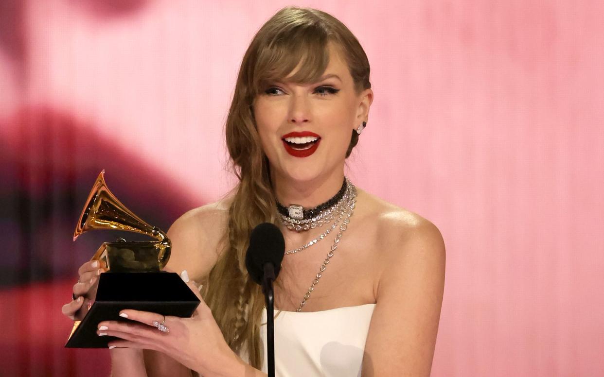 US-Sängerin Taylor Swift durfte sich zum vierten Mal über den Preis für das "Album des Jahres" freuen - ein Grammy-Rekord. (Bild: 2024 Getty Images for The Recording Academy/Kevin Winter)