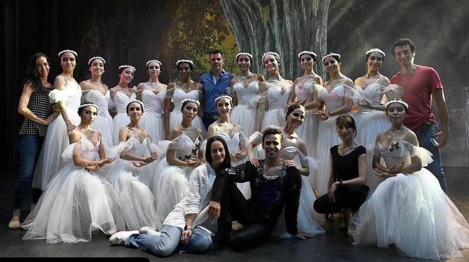 Con la compañía Incolballet, al término de la temporada del segundo acto del ballet “Giselle” -coreografía de Natalia Berríos- en el Teatro JORGE ISAACS de Cali, Colombia.