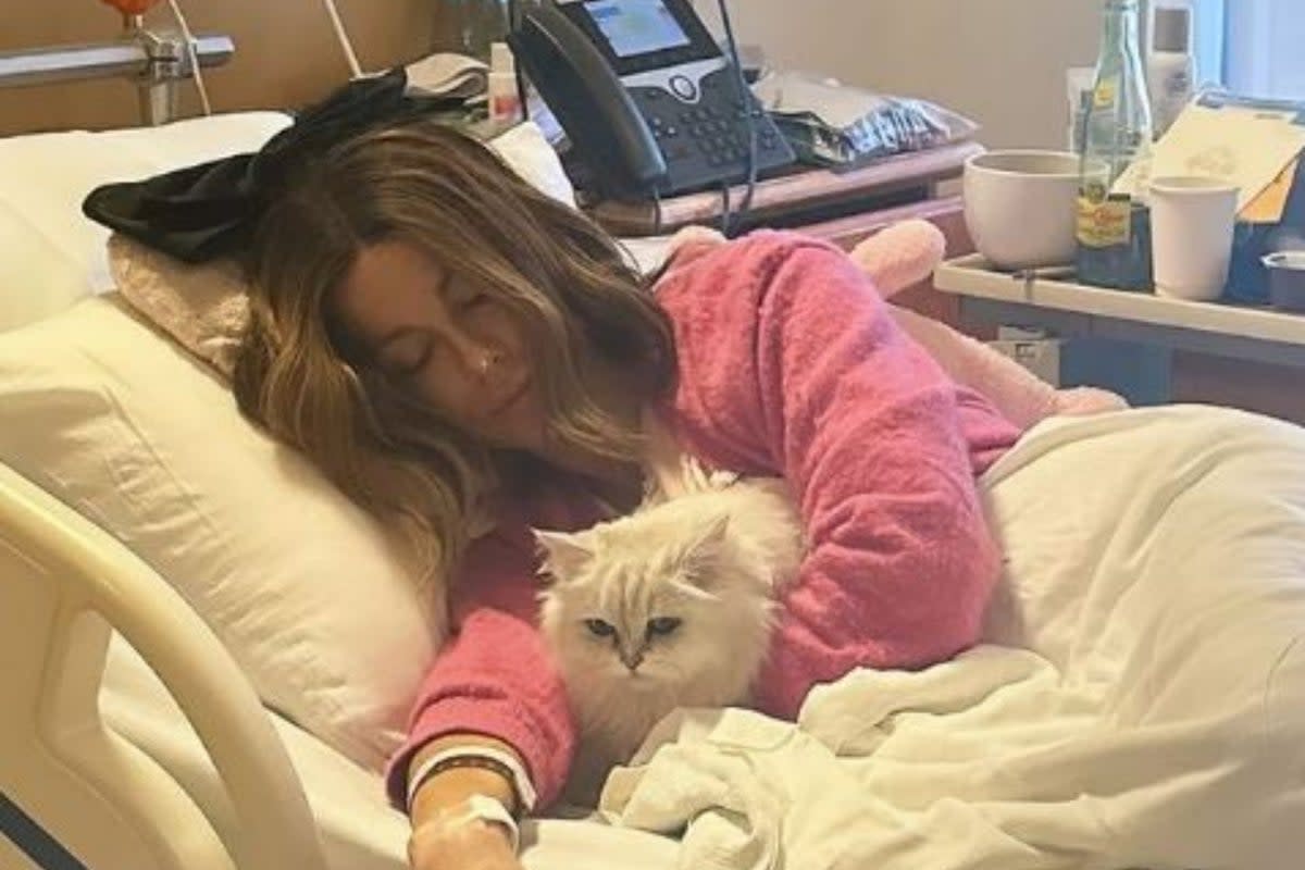 Kate Beckinsale has given an update after sparking concern with hospital selfies (Instagram @katebeckinsale)