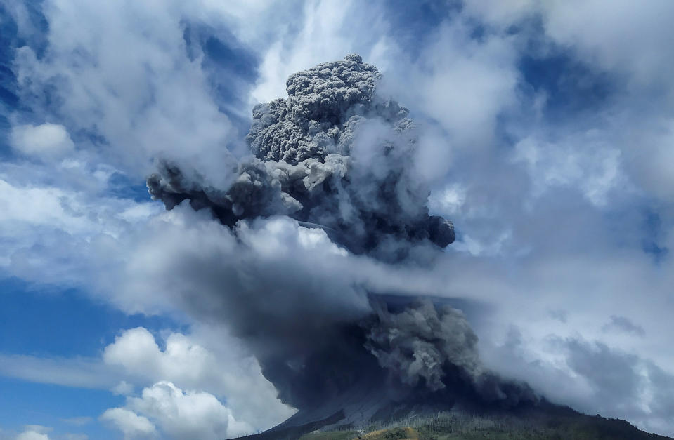 Image: Mount Sinabung spews volcanic ash in Karo, North Sumatra province (Antara Foto/Sastrawan Ginting / Reuters)