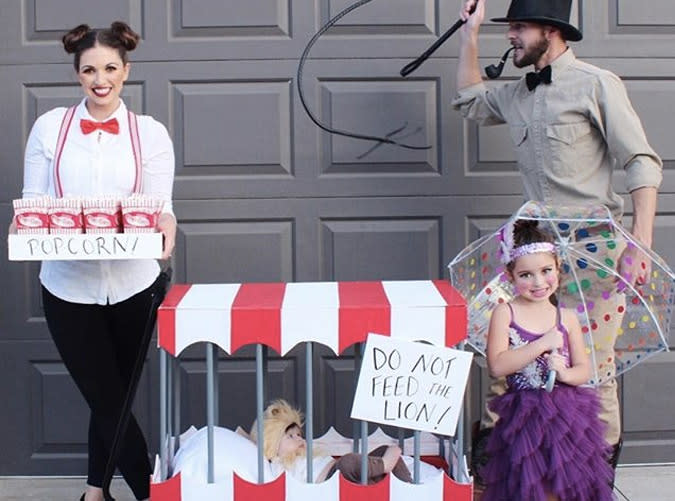 24 Family Halloween Costumes Everyone Can Get In On