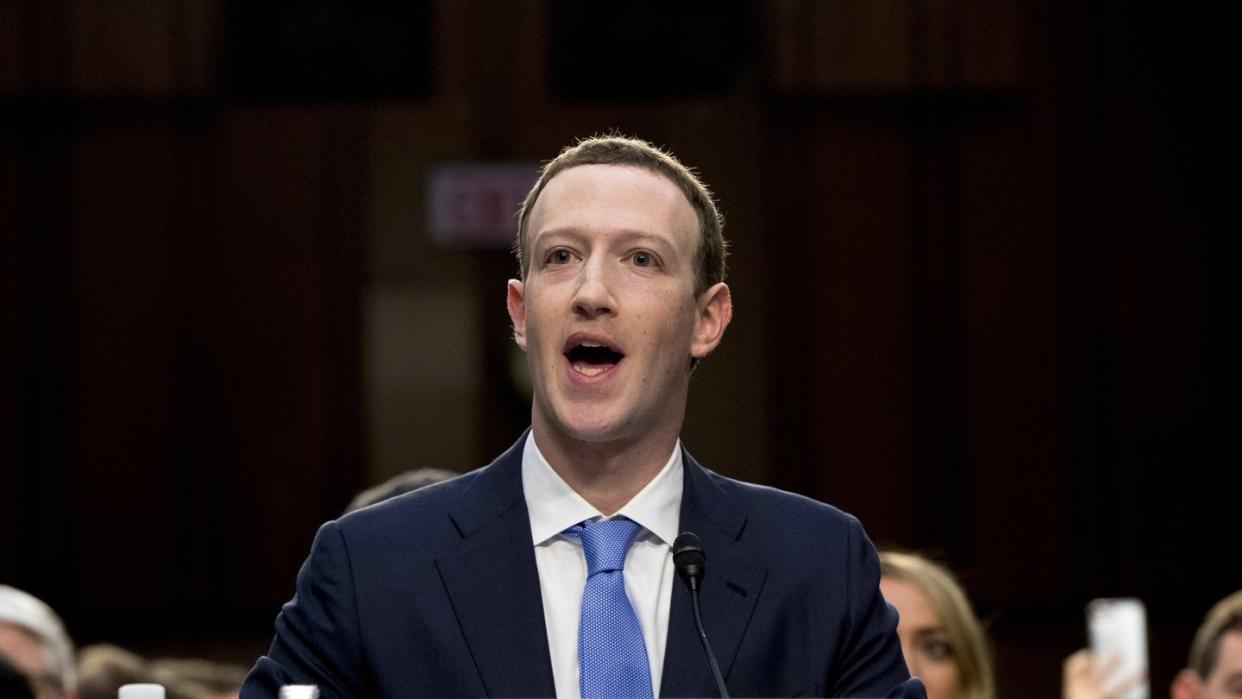 Facebook-Chef Mark Zuckerberg hatte in den vergangenen Wochen unangenehme Fragen zu beantworten - dem Geschäft schadete der Skandal bisher nicht. Foto: Andrew Harnik/AP