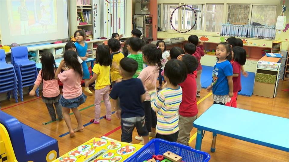 郭台銘拋說「生小孩送毛孩」　綠委：首富想的果然和我們不一樣